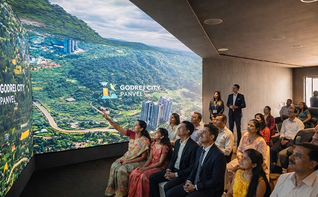 Visitors experiencing an immersive Godrej City Panvel real estate presentation